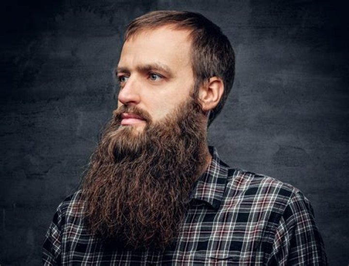Can Gardaí have beards?