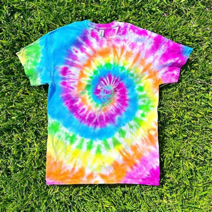 Should I wash tie-dye in hot or cold?