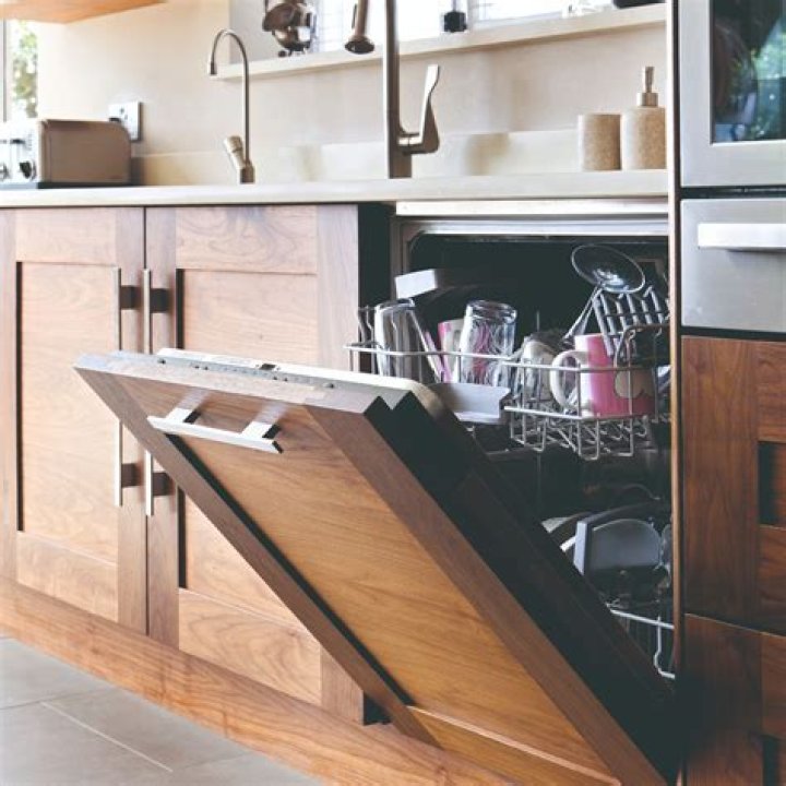 What is the most hygienic way to wash dishes?