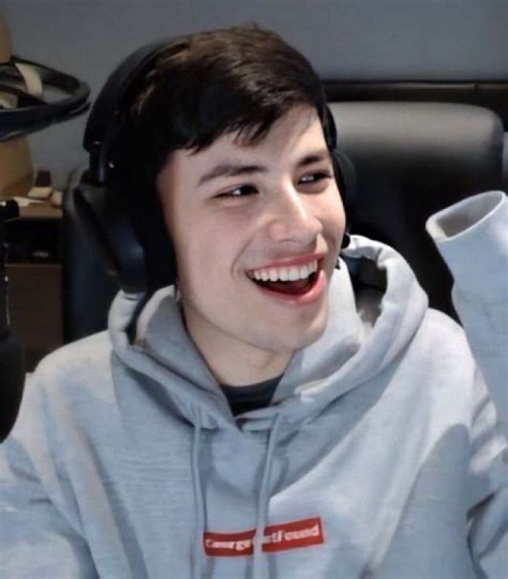 Who is GeorgeNotFound's boyfriend?